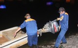 Hà Nội: Trắng đêm vớt cá chết ở hồ Hoàng Cầu